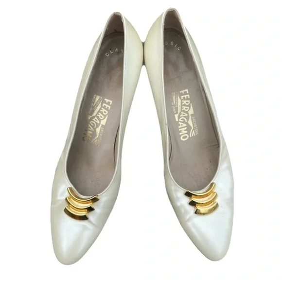 Salvatore Ferragamo Vintage Ivory Leather Pumps – Classic Elegance - Picture 8 of 12